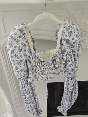 House of CB White and Blue Floral Puff-Sleeve Crop Top